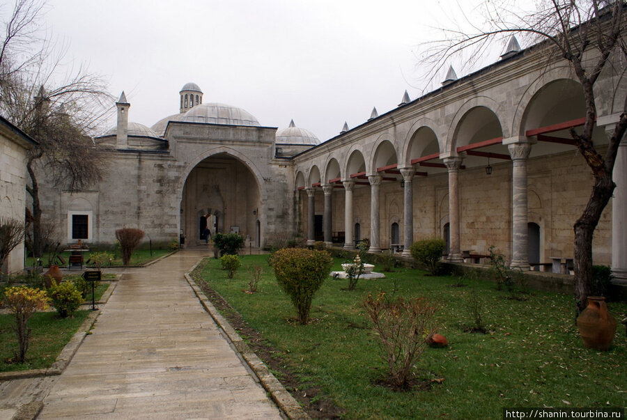 Великолепие Османской архитектуры в дворце в Эдирне
