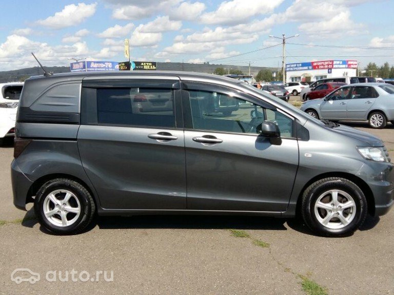 Honda Freed Spike 2010, 2011, минивэн, 1 поколение