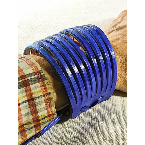 фото Браслет кожаный ручной работы "пружинка синий яркий 9 полос" хельга шванцхен leatherca