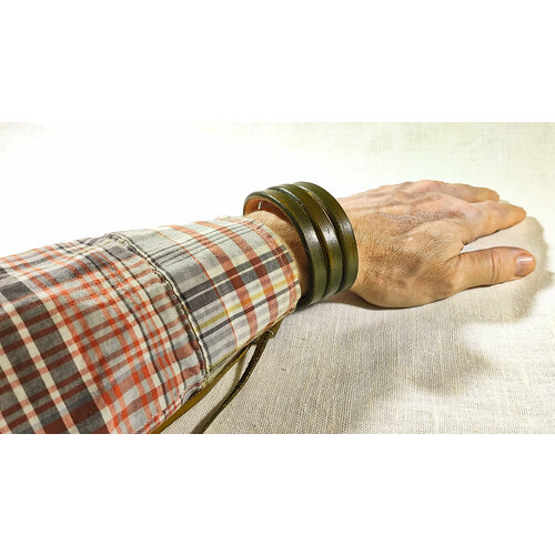 фото Браслет кожаный ручной работы "пружинка оливковая 3 широкие полосы" хельга шванцхен leatherca