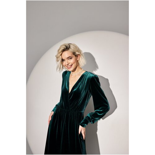 фото Изумрудное платье из бархата the robe