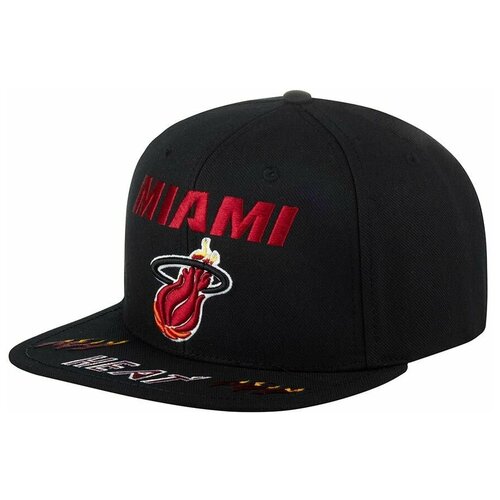 фото Бейсболка с прямым козырьком mitchell ness hhss2997-mheyypppblck miami heat nba, размер one mitchell & ness