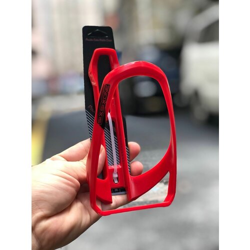 фото Флягодержатель пластиковый, универсальный держатель для бутылки на велосипед (красный) нет бренда