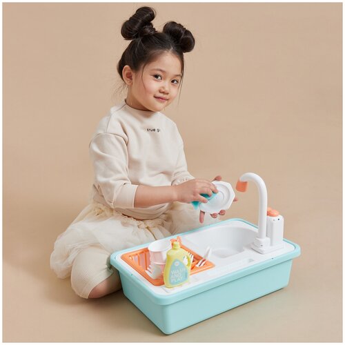 фото 331869, игровой набор детская кухня happy baby wash and play игрушечная раковина детская с водой, 15 предметов, кран, губка, столовые приборы, посуда, голубой