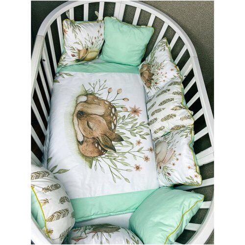 фото Комплект бортиков с одеялом и простыней в детскую кроватку для новорожденных мятный кит