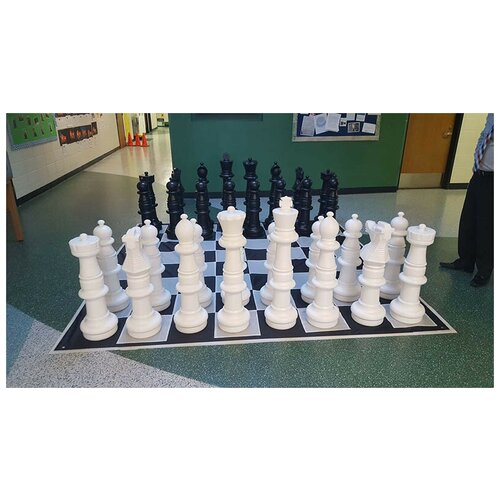 фото Напольные гигантские шахматы с доской росия