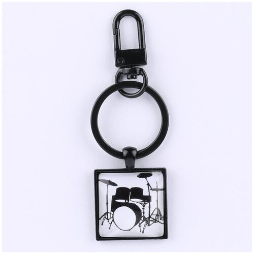 фото Брелок darifly чёрный "ударная барабанная установка на белом фоне" с небольшим карабином, большим кольцом для ключей и квадратным рисунком