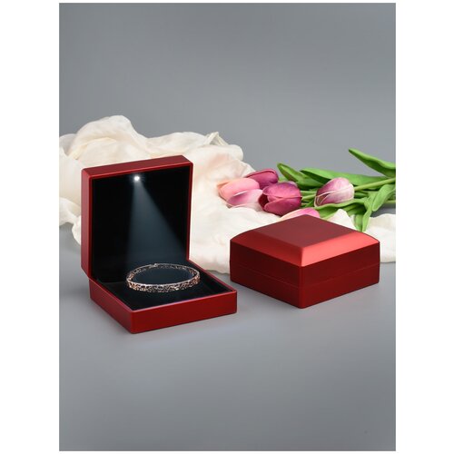 фото Футляр с подсветкой для браслета, часов цвет красный/ подарочная коробка с подсветкой под браслет, часы/шкатулка для украшений нет бренда