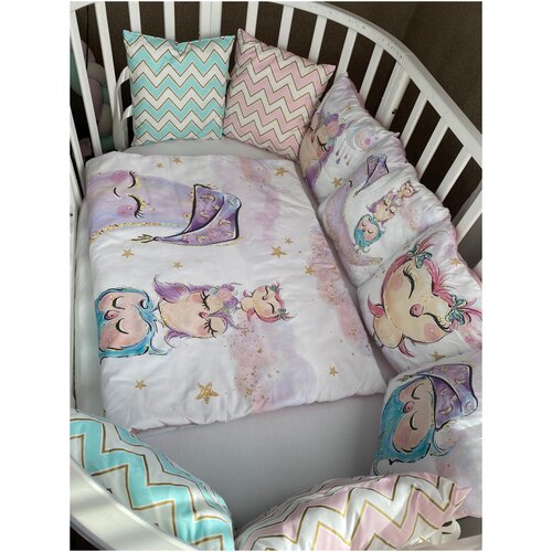 фото Комплект бортиков с одеялом и простыня в детскую кроватку для новорожденных мятный кит