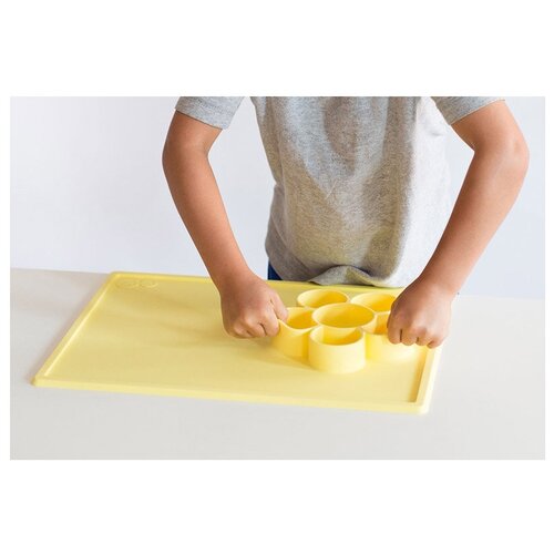 фото Тарелка-плейсмат ezpz "play mat", цвет лимонный
