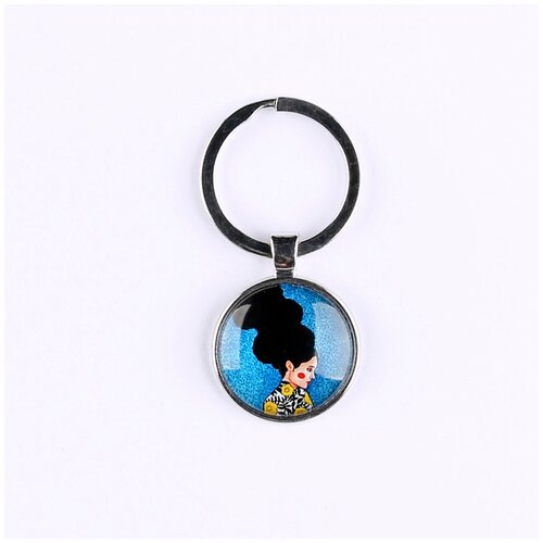 фото Брелок darifly серебристый "женский портрет на синем фоне в стиле поп-арт" с большим кольцом для ключей