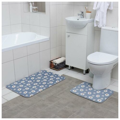 фото Набор ковриков для ванны и туалета "ромашки", 2 шт: 50x80, 40x50 см, цвет серый доляна