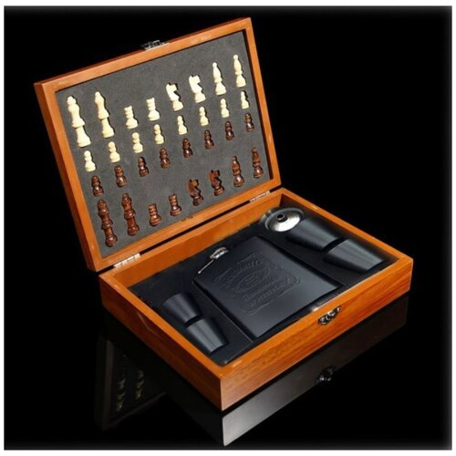 фото Подарочный набор черный матовый шахматы, фляга, стопки, лейка gt