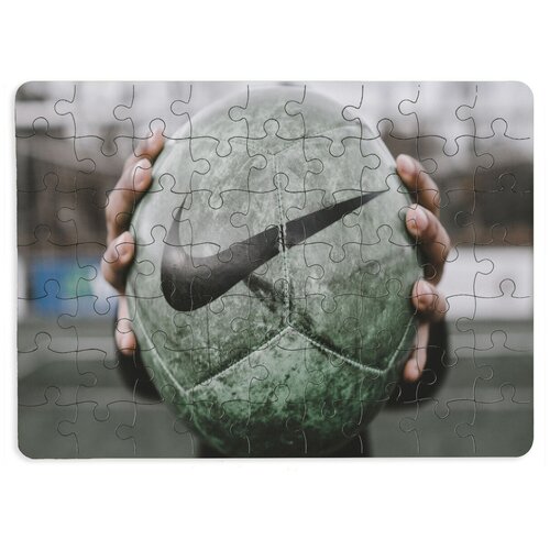 фото Пазлы coolpodarok футбол футбольный мяч в руках найк серый 13х18см 63 эл. магнитный
