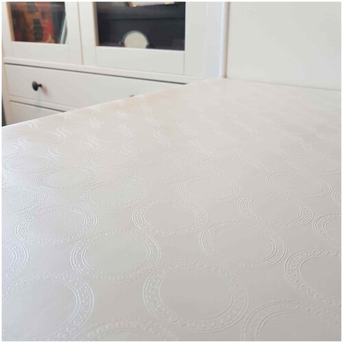 фото Клеенка для стола 1,38х1,00м white bubbles meander (скатерть на стол, на тканевой основе неаполь)