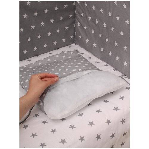 фото Бортики в кроватку body pillow, съемные чехлы 12 шт, расцветка "звезды комби серо-белые"