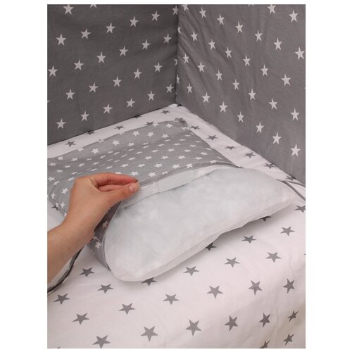 фото Бортики в кроватку body pillow, съемные чехлы 12 шт, расцветка "звезды мятно-белые"