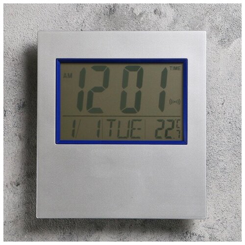 фото Часы настенные электронные с календарем и термометром 17.5х19 см qwen