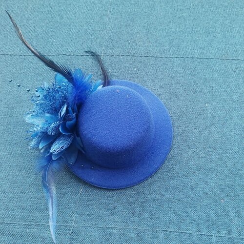 фото Шляпка на заколке карнавальная "цветок с перьями", 13 см, цвет синий happy pirate