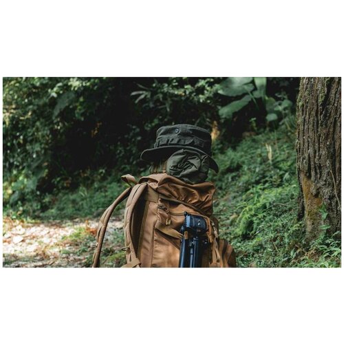 фото Постер на экокоже 40x40 linxone "рюкзак, снаряжение, кемпинг, лес, природа" 238