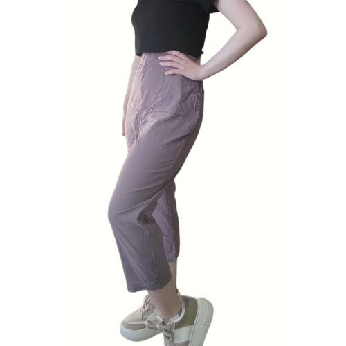 фото Капри летние, полуприлегающий силуэт, повседневный стиль, пояс на резинке, стрелки, карманы, стрейч, размер 66, фиолетовый astoriadi