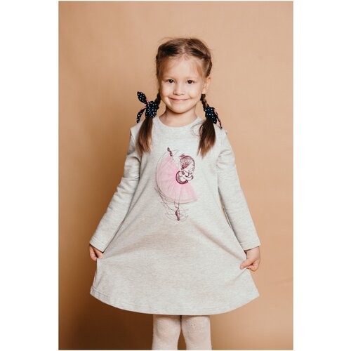 фото 101-р1 платье для девочки прямое dael kids, коллекция "балерины", цвет светло-серый меланж, размер 122