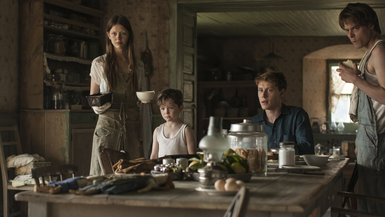 «Обитель теней» (Marrowbone, 2017, фильм) — смотреть онлайн в хорошем ...