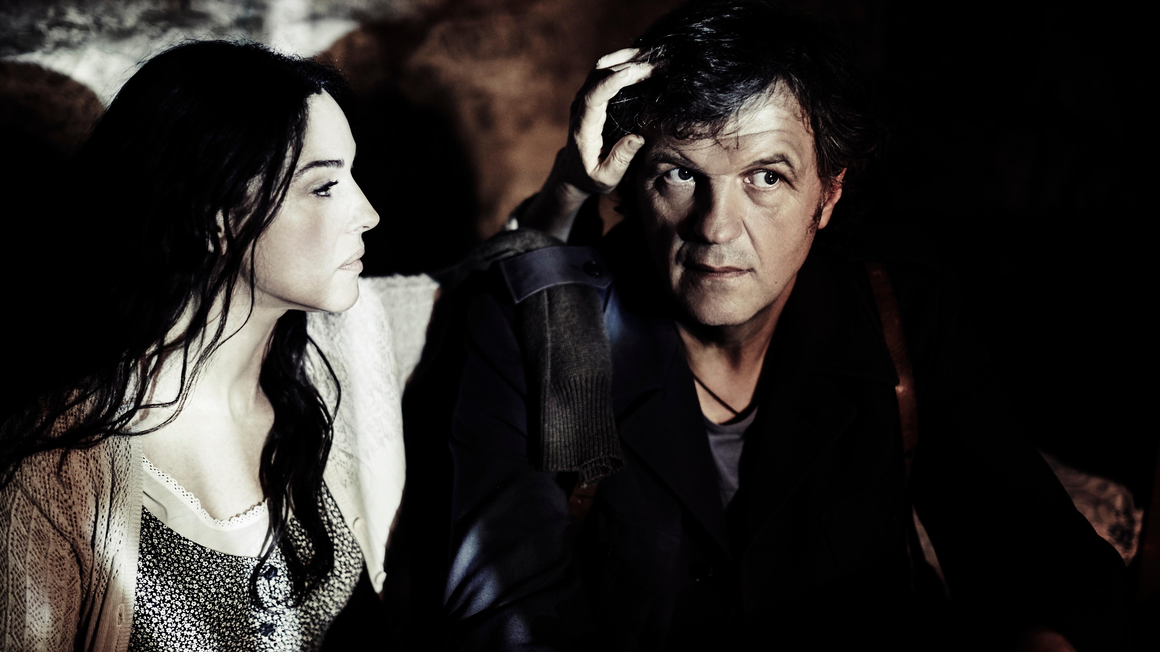 Көкіректі қыздар минет жасайды