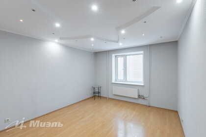 Купить квартиру на первом этаже в районе Силино в Москве и МО - изображение 50