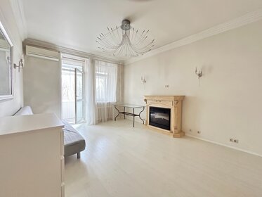 Купить квартиру с дизайнерским ремонтом в районе Тёплый Стан в Москве и МО - изображение 30
