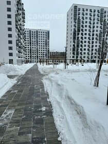 Купить однокомнатную квартиру с большой кухней и в новостройке в Москве - изображение 8