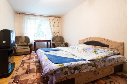 40 м², 1-комнатная квартира 2 200 ₽ в сутки - изображение 96