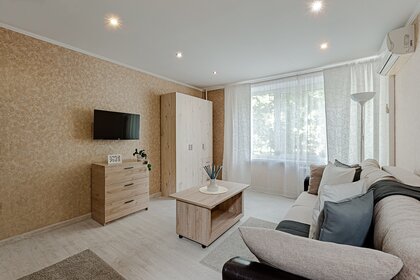 40 м², 1-комнатная квартира 2 200 ₽ в сутки - изображение 107