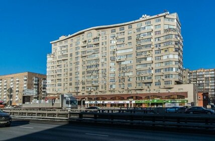 Купить квартиру с балконом и в новостройке в Москве - изображение 36