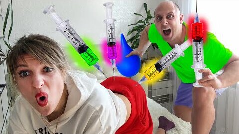 ставят клизму девушке 