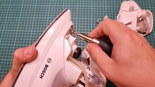Ремонт утюга Bosch Sensixx’x DA70 (Tda702421e). - Смотреть онлайн в ...