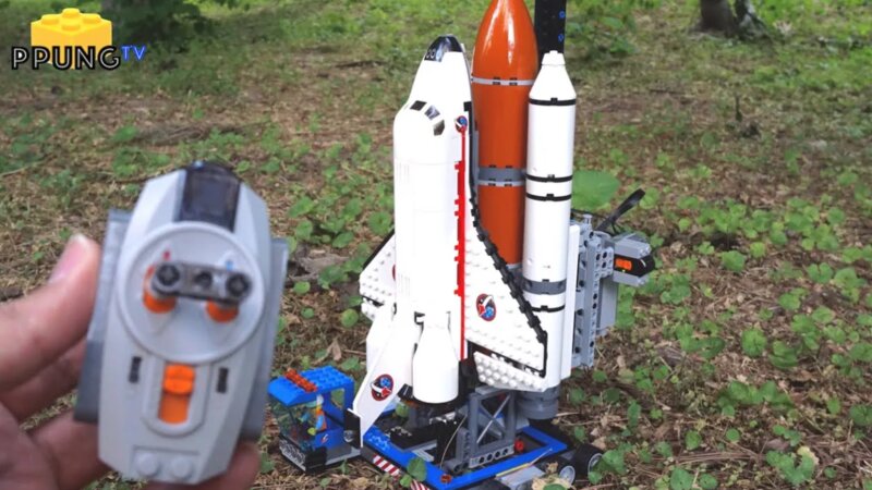 LEGO 60080 Space port RC Launch of Lego space shuttle using technic beam brick by
