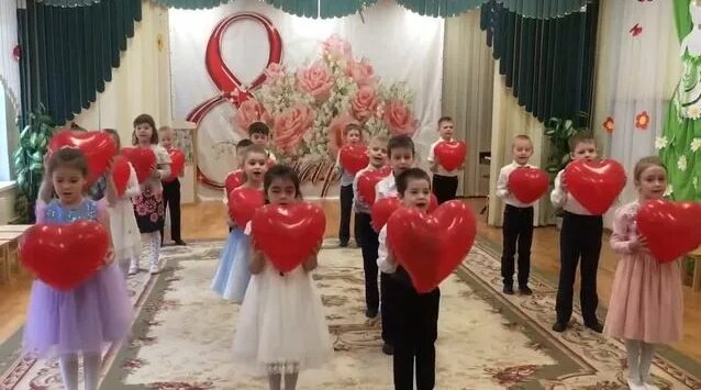 8 марта смотреть онлайн