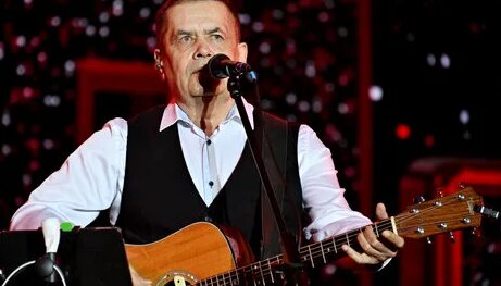 Расторгуев исполнил песню ST «Дай ему сил» на юбилейном концерте «Любэ ...