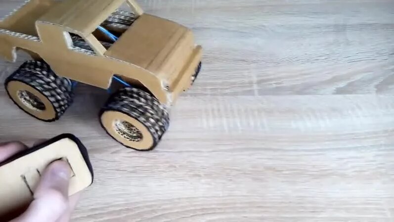 Как сделать машинку из картона - Смотреть онлайн в поиске Яндекса по Видео