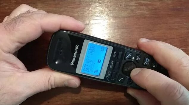 Беспроводной стационарный телефон-трубка Panasonic KX-Tg2521ru ...