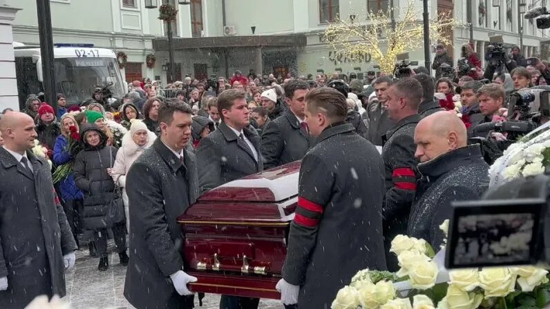 Михаил ефремов на прощании с добровольской фото