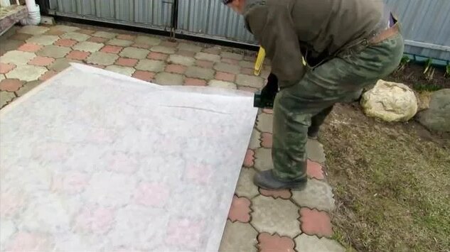 Удобный парник из укрывного материала для грядок за 5 минут. - Смотреть ...