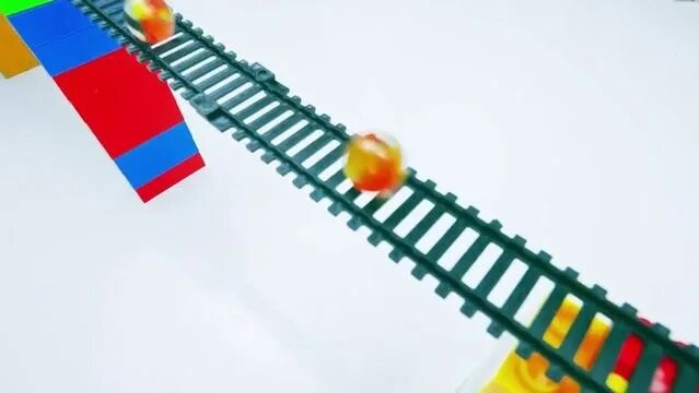 Шарики катаются по лабиринту_видео для детей_2023_5 - Yandex Video ...