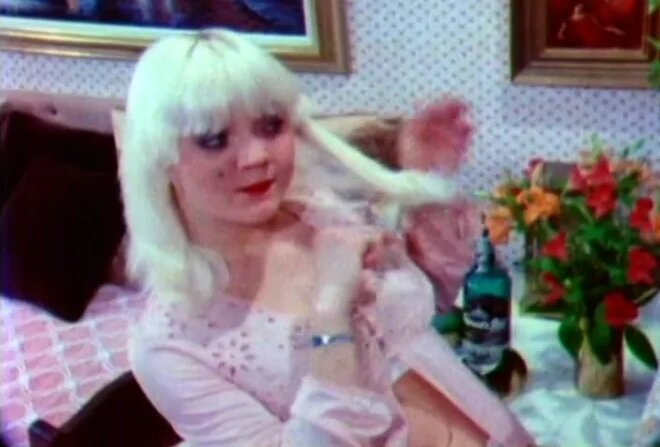 Көшеде жалаңаш жүру