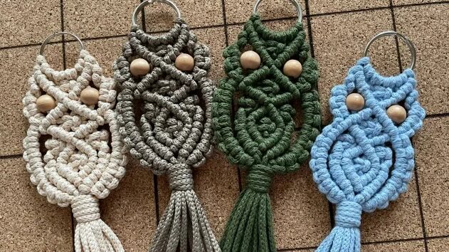 Плетение брелока в технике Макраме/ Брелок из Макраме/ Для начинающих ...