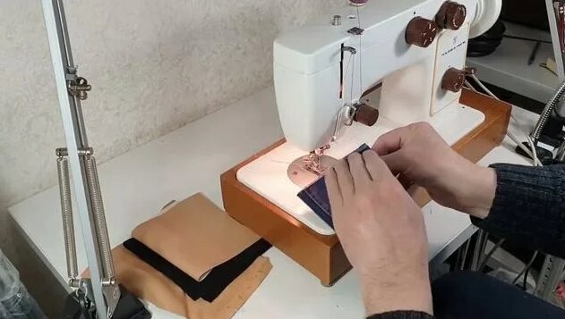 Швейная машинка Чайка 142М шьёт натуральную кожу(По финалу). - Смотреть ...