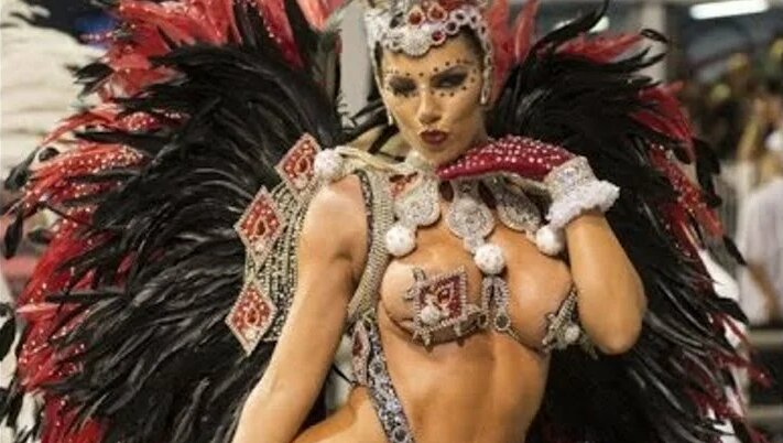 Бразилиялық карнавал: Жалаңаш қыздар онлайн