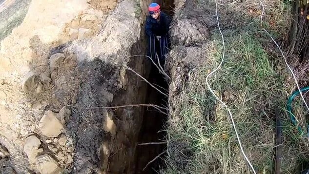 Водопроводная труба ПНД прокладка под землю .. - Смотреть онлайн в ...