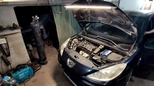 Замена жидкости в ГУР (ЭГУР) Peugeot 308 и Peugeot 307 - Смотреть ...